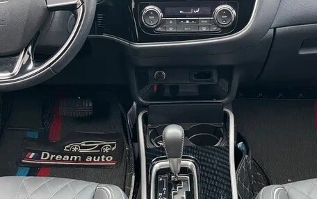 Mitsubishi Outlander III рестайлинг 3, 2021 год, 1 826 000 рублей, 12 фотография