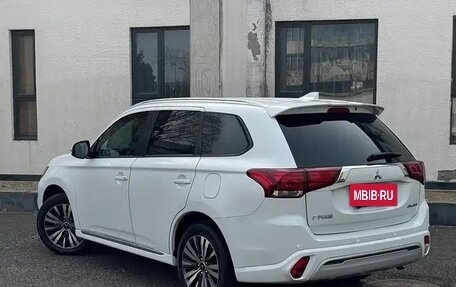 Mitsubishi Outlander III рестайлинг 3, 2021 год, 1 826 000 рублей, 7 фотография