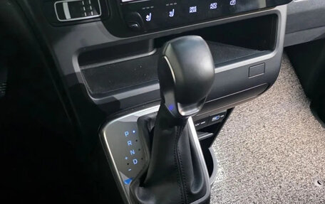 Hyundai Staria, 2022 год, 6 160 000 рублей, 8 фотография