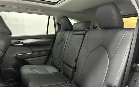 Toyota Highlander, 2025 год, 5 690 000 рублей, 30 фотография