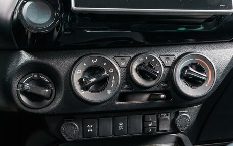 Toyota Hilux VIII, 2016 год, 3 700 000 рублей, 19 фотография