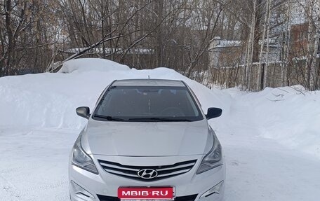 Hyundai Solaris II рестайлинг, 2015 год, 900 000 рублей, 1 фотография