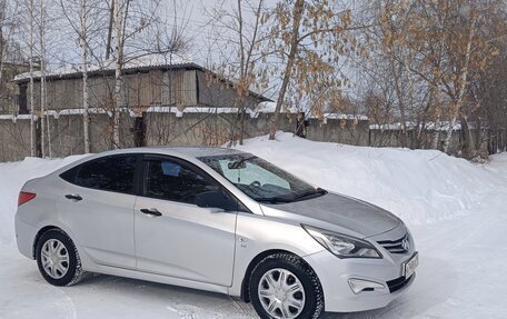 Hyundai Solaris II рестайлинг, 2015 год, 900 000 рублей, 2 фотография
