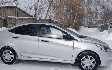 Hyundai Solaris II рестайлинг, 2015 год, 900 000 рублей, 3 фотография