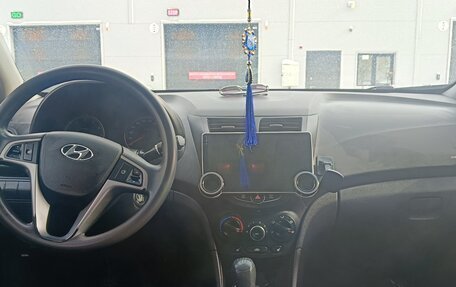 Hyundai Solaris II рестайлинг, 2015 год, 900 000 рублей, 9 фотография