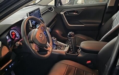 Toyota RAV4, 2021 год, 2 900 000 рублей, 7 фотография