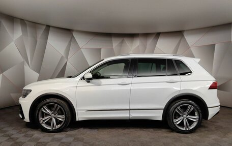 Volkswagen Tiguan II, 2019 год, 2 643 000 рублей, 5 фотография