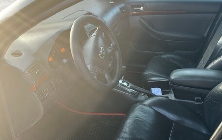 Toyota Avensis III рестайлинг, 2005 год, 600 000 рублей, 5 фотография