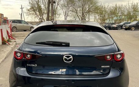 Mazda 3, 2021 год, 2 100 000 рублей, 4 фотография