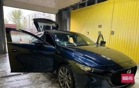 Mazda 3, 2021 год, 2 100 000 рублей, 2 фотография