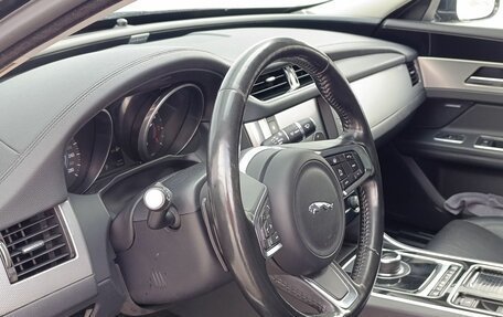 Jaguar XF II, 2018 год, 1 800 000 рублей, 9 фотография