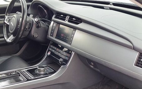 Jaguar XF II, 2018 год, 1 800 000 рублей, 10 фотография