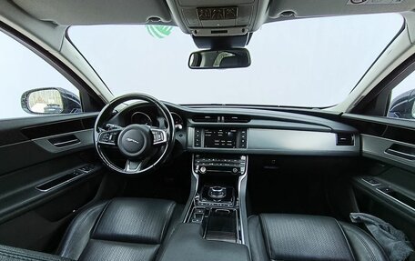 Jaguar XF II, 2018 год, 1 800 000 рублей, 14 фотография