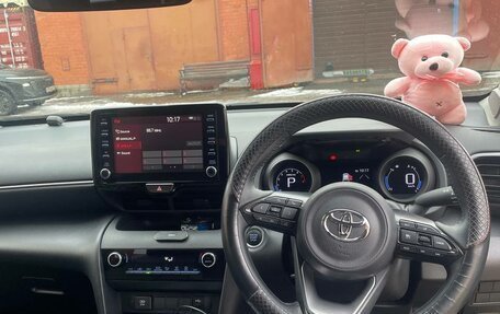 Toyota Yaris Cross, 2021 год, 1 930 000 рублей, 10 фотография