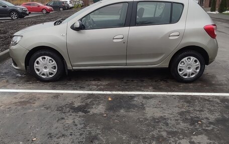 Renault Sandero II рестайлинг, 2015 год, 430 000 рублей, 2 фотография