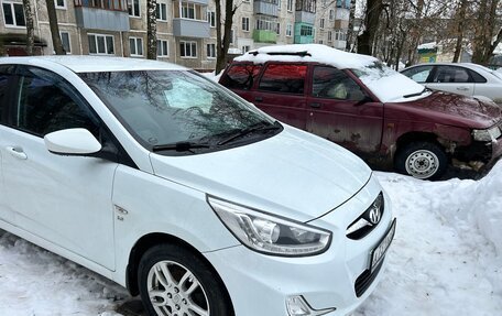 Hyundai Solaris II рестайлинг, 2013 год, 860 000 рублей, 5 фотография