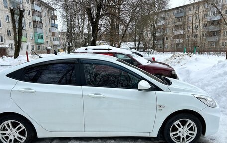 Hyundai Solaris II рестайлинг, 2013 год, 860 000 рублей, 4 фотография