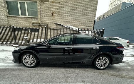 Toyota Camry, 2021 год, 3 870 000 рублей, 2 фотография