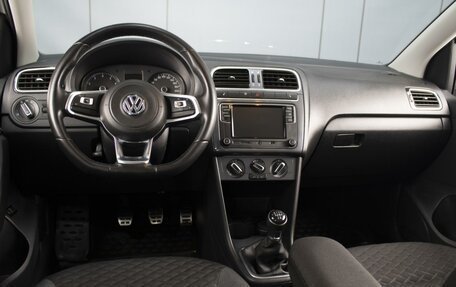 Volkswagen Polo VI (EU Market), 2017 год, 980 000 рублей, 5 фотография