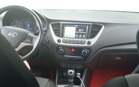 Hyundai Solaris II рестайлинг, 2017 год, 1 400 000 рублей, 10 фотография