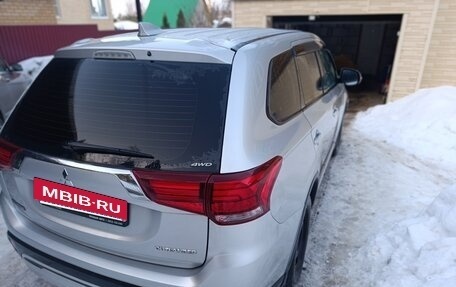 Mitsubishi Outlander III рестайлинг 3, 2020 год, 2 390 000 рублей, 6 фотография