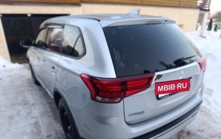 Mitsubishi Outlander III рестайлинг 3, 2020 год, 2 390 000 рублей, 5 фотография