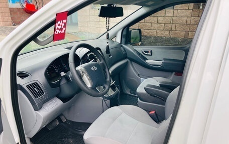 Hyundai H-1 II рестайлинг, 2012 год, 1 690 000 рублей, 6 фотография