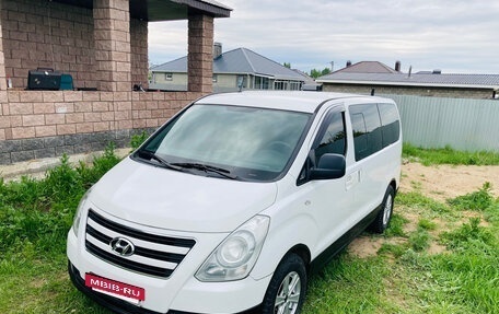 Hyundai H-1 II рестайлинг, 2012 год, 1 690 000 рублей, 2 фотография