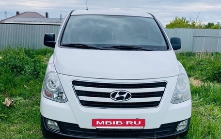 Hyundai H-1 II рестайлинг, 2012 год, 1 690 000 рублей, 3 фотография