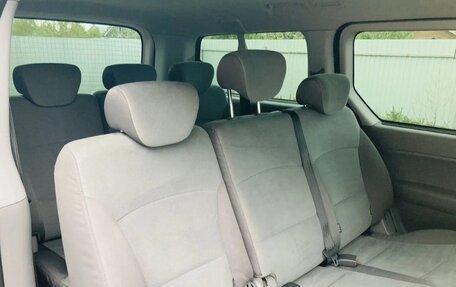 Hyundai H-1 II рестайлинг, 2012 год, 1 690 000 рублей, 13 фотография