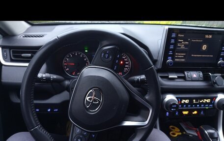 Toyota RAV4, 2020 год, 2 950 000 рублей, 4 фотография