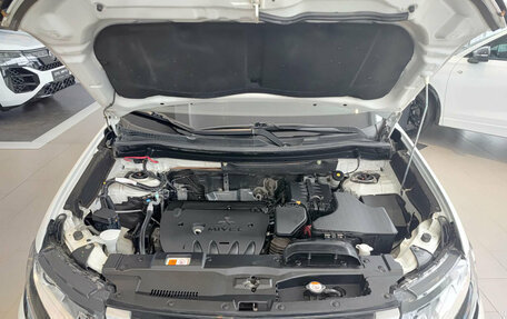 Mitsubishi Outlander III рестайлинг 3, 2020 год, 2 250 000 рублей, 13 фотография