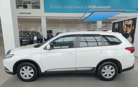 Mitsubishi Outlander III рестайлинг 3, 2020 год, 2 250 000 рублей, 12 фотография