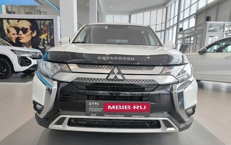 Mitsubishi Outlander III рестайлинг 3, 2020 год, 2 250 000 рублей, 6 фотография