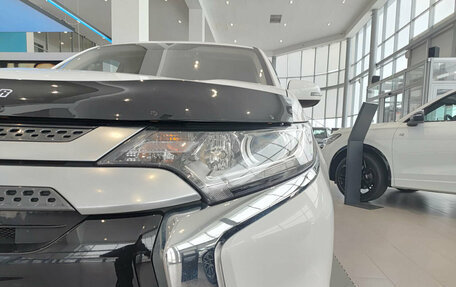 Mitsubishi Outlander III рестайлинг 3, 2020 год, 2 250 000 рублей, 21 фотография