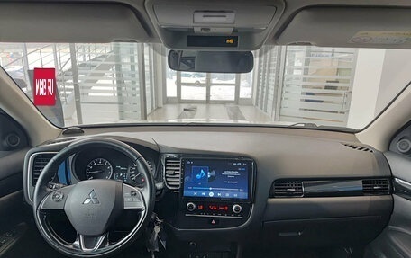 Mitsubishi Outlander III рестайлинг 3, 2020 год, 2 250 000 рублей, 18 фотография