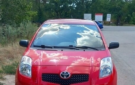 Toyota Yaris III рестайлинг, 2008 год, 570 000 рублей, 1 фотография