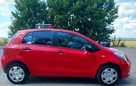 Toyota Yaris III рестайлинг, 2008 год, 570 000 рублей, 2 фотография