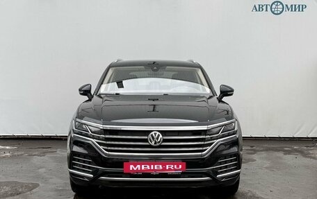 Volkswagen Touareg III, 2019 год, 4 630 000 рублей, 2 фотография