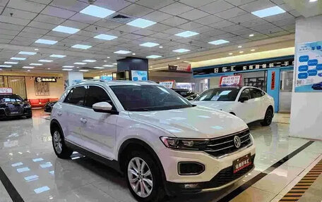 Volkswagen T-Roc I, 2022 год, 1 895 000 рублей, 2 фотография