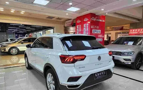 Volkswagen T-Roc I, 2022 год, 1 895 000 рублей, 3 фотография