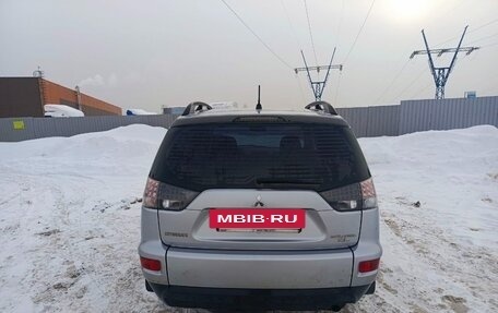Mitsubishi Outlander III рестайлинг 3, 2011 год, 850 000 рублей, 2 фотография