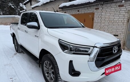 Toyota Hilux VIII, 2021 год, 4 490 000 рублей, 2 фотография