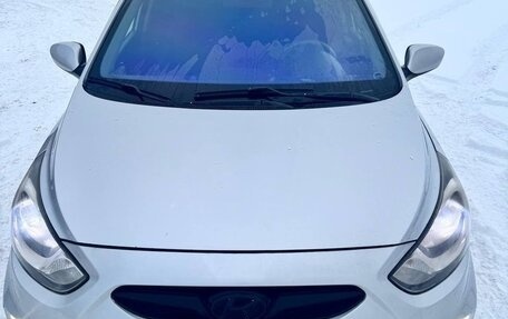 Hyundai Solaris II рестайлинг, 2012 год, 700 000 рублей, 2 фотография