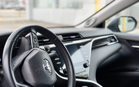 Toyota Camry, 2018 год, 2 900 000 рублей, 10 фотография