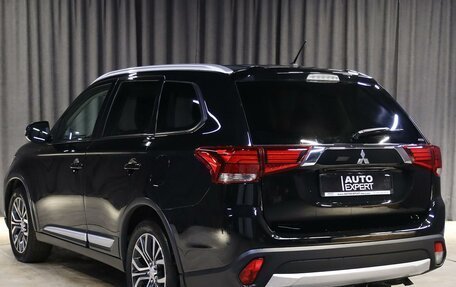 Mitsubishi Outlander III рестайлинг 3, 2017 год, 1 999 000 рублей, 3 фотография