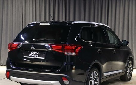 Mitsubishi Outlander III рестайлинг 3, 2017 год, 1 999 000 рублей, 4 фотография