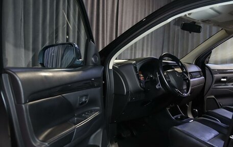 Mitsubishi Outlander III рестайлинг 3, 2017 год, 1 999 000 рублей, 6 фотография