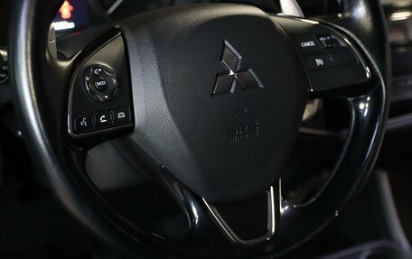 Mitsubishi Outlander III рестайлинг 3, 2017 год, 1 999 000 рублей, 10 фотография