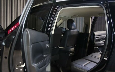 Mitsubishi Outlander III рестайлинг 3, 2017 год, 1 999 000 рублей, 8 фотография